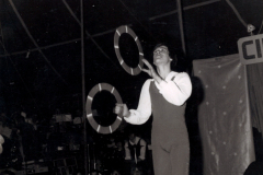 1976-jonglage-cerceaux