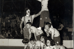 1976-pyramide-clown