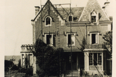 portique-monté-devant-villa-saint-Nicolas